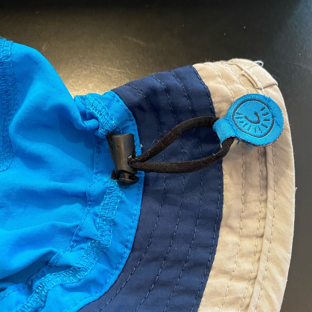 CaliKids adjustable sun hat for baby/toddler